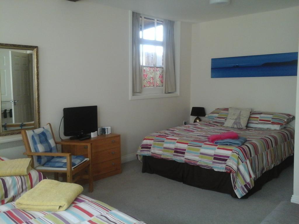 The Royal Oak Hotel Weymouth Room photo