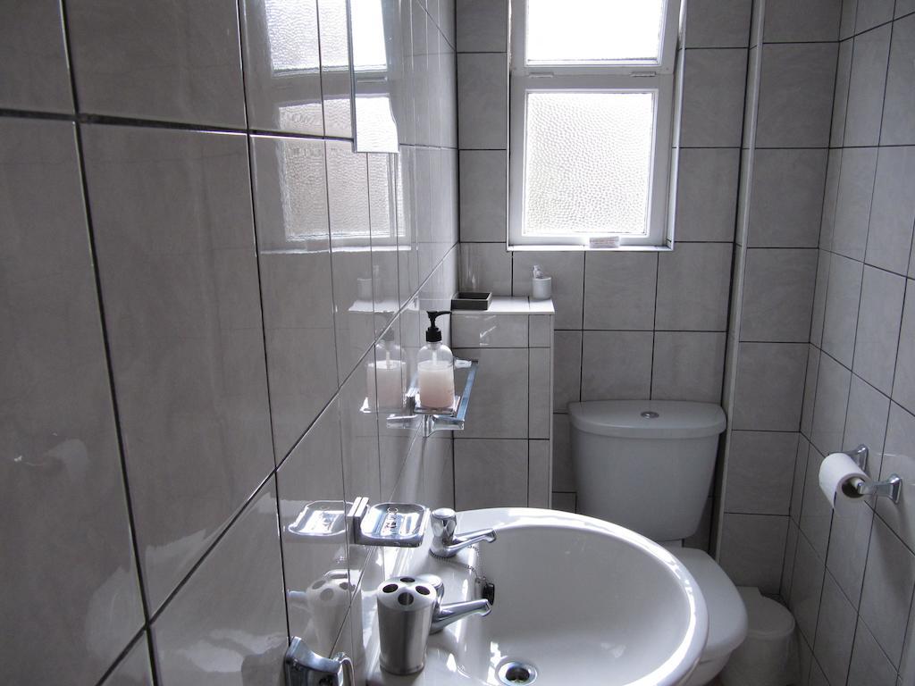 The Royal Oak Hotel Weymouth Room photo