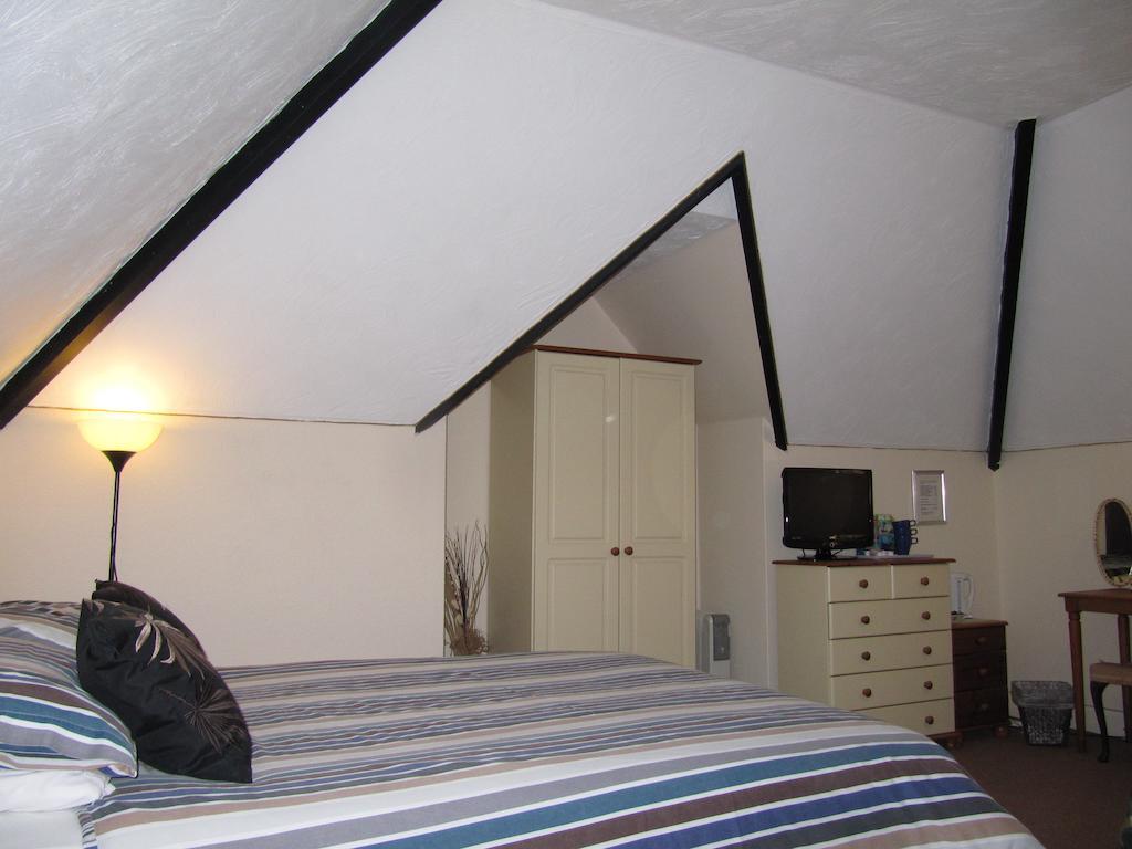 The Royal Oak Hotel Weymouth Room photo